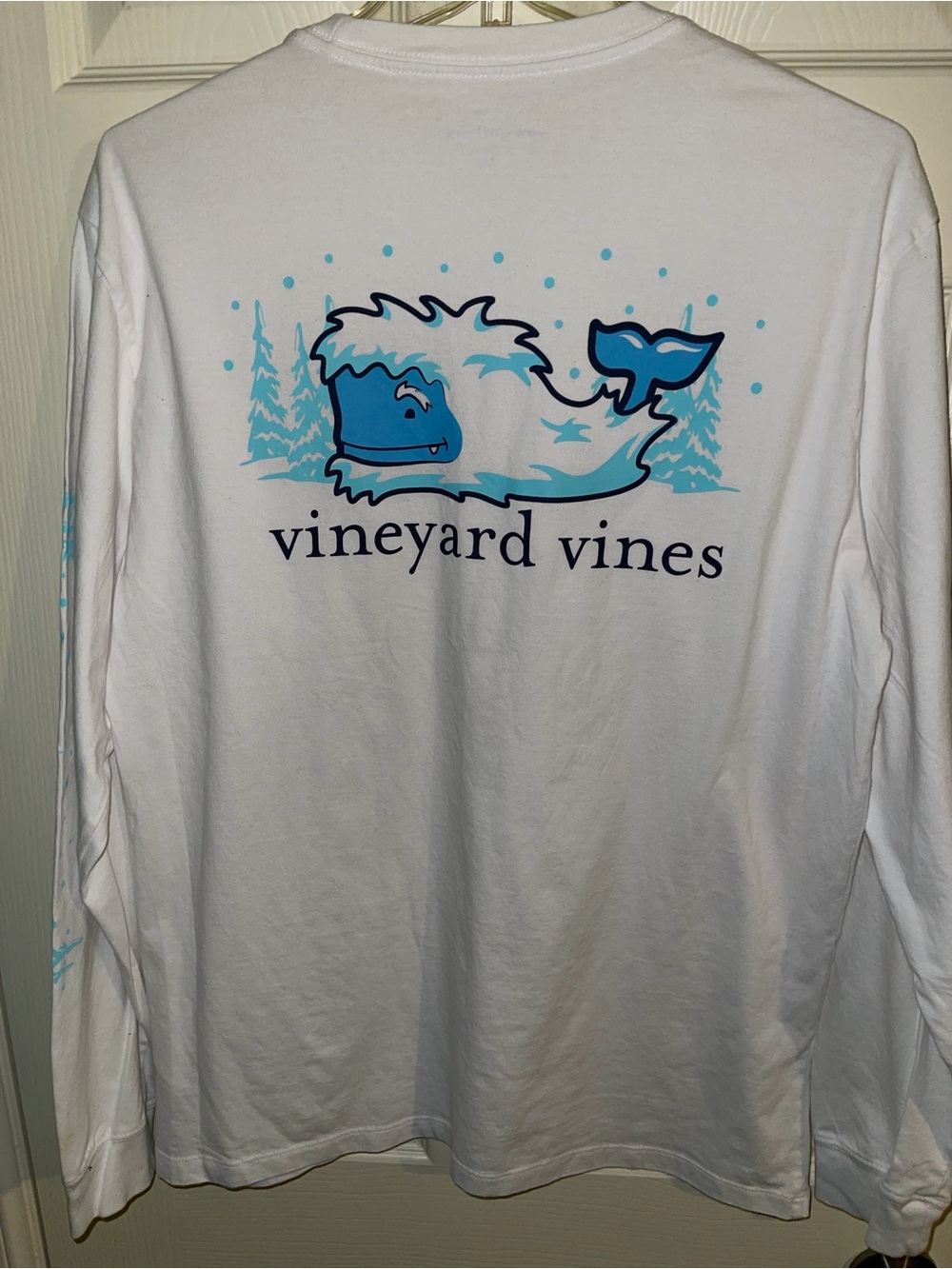 Vineyard Vines White Long-Sleeve Graphic Tee Blue Whale - Medium
